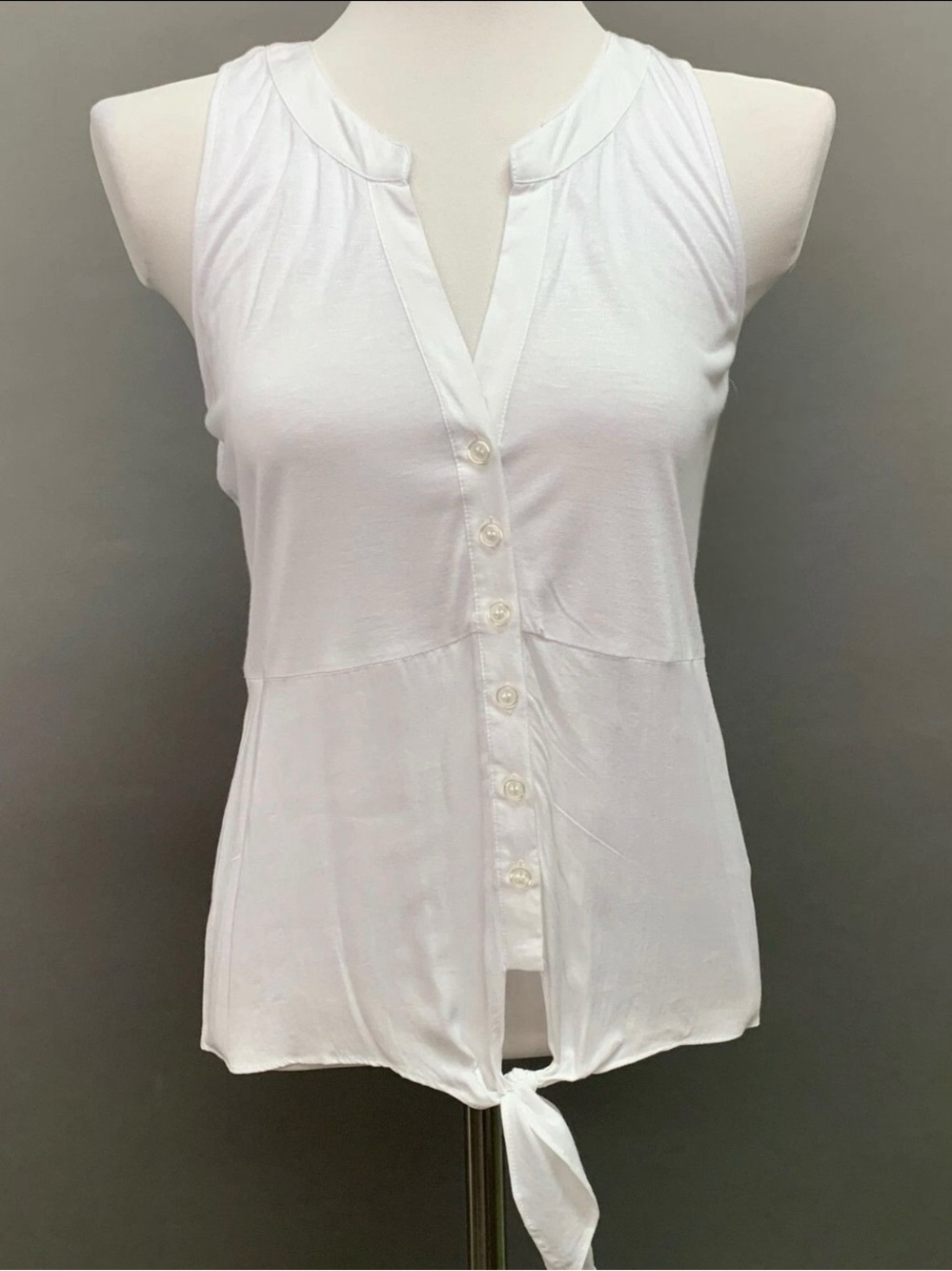NWOT INC White Button-Front Tie-Hem Top (size S)